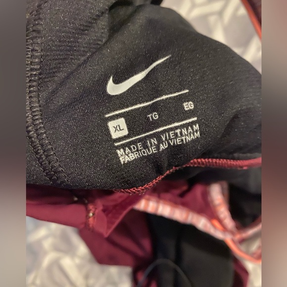 NIKE Women XL Swimsuit One Piece With Padding. - Picture 5 of 5